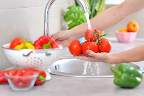 cleaning fruit with baking soda - featured image